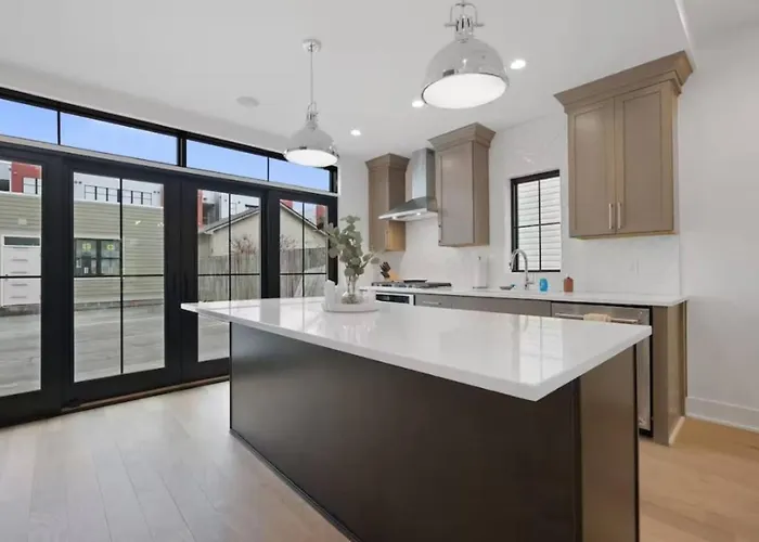 Jungle House Premier Residences - Downtown & Short North Holiday home *